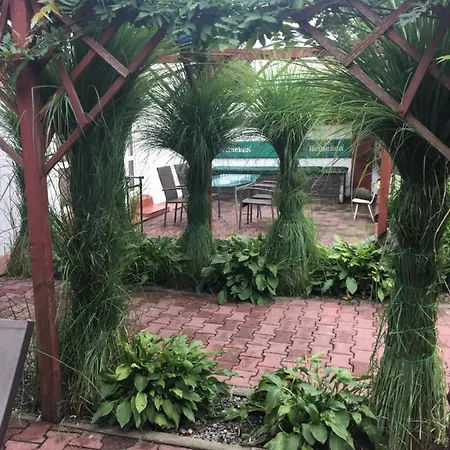 White Garden בית אירוח *