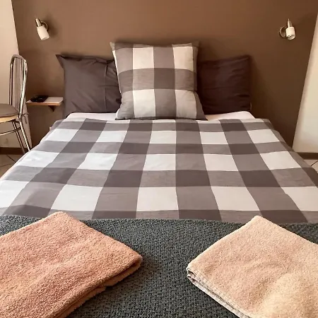 ホワイト ガーデン ホームステイ オシフィエンチム