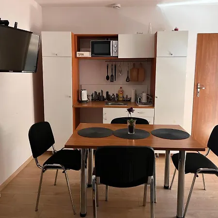 White Garden בית אירוח *