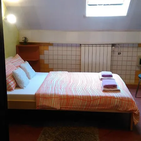 בית אירוח White Garden