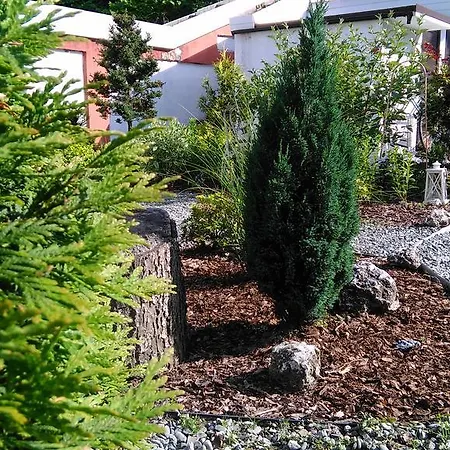 ホワイト ガーデン オシフィエンチム