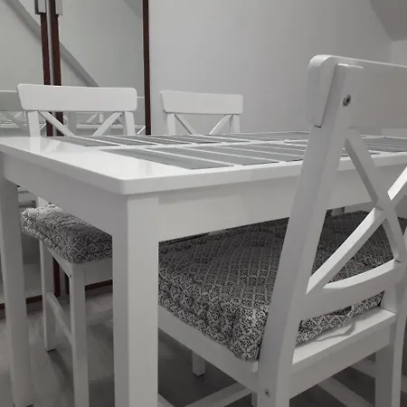 ホームステイ ホワイト ガーデン オシフィエンチム